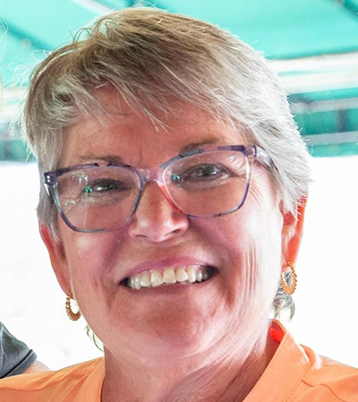 Headshot of Lynn Walker.